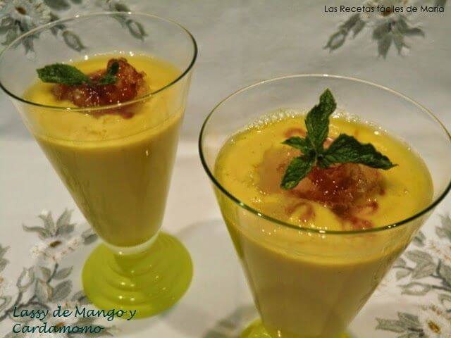 Bebidas y Cremas para el Día Mundial de la Hidratación Lassi de Mango y Cardamomo, Bebida India Lassi de Mango y Cardamomo, Bebida India Las Recetas Fáciles de María