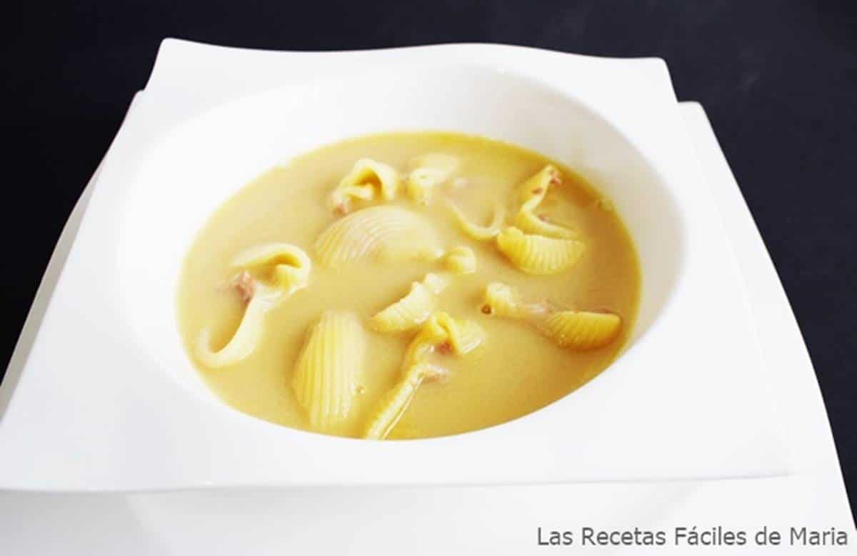 Sopa de galets o escudella catalana