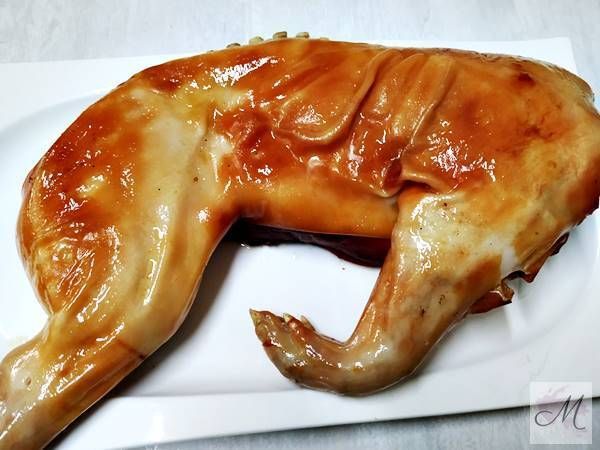 Cochinillo asado al horno con Salsa Española | Las Recetas Fáciles de María